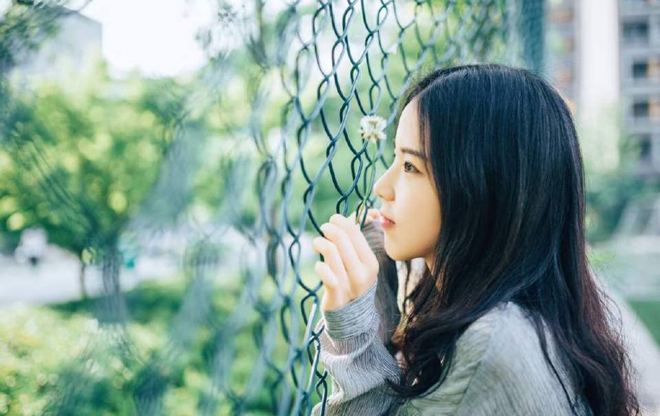 “老爷，有什么吩咐？”管家有些战战兢兢地看着面色难看的刘璝。